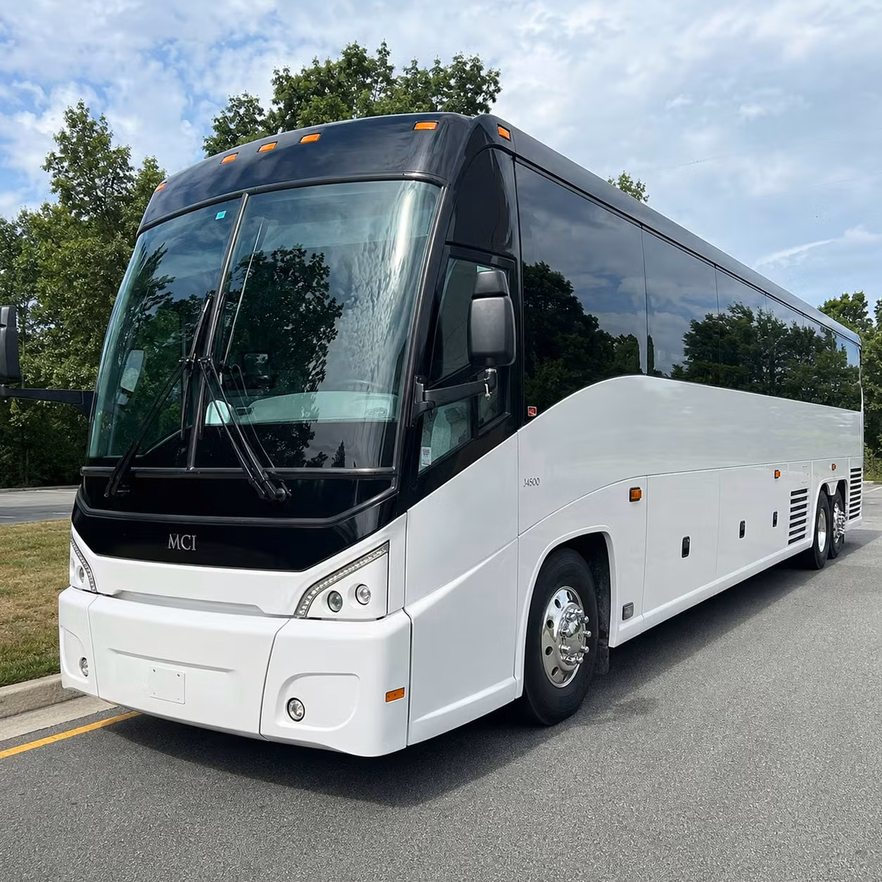 keeping jblm personnel moving with reliable military charter buses near kent
